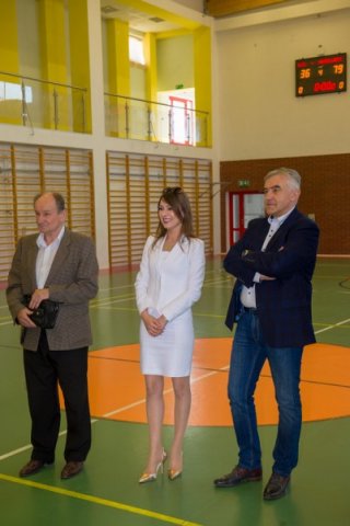 Doświadczenie czy młodość? Turniej Piłki Koszykowej i Siatkowej z udziałem uczniów liceum i absolwentów szkoły.